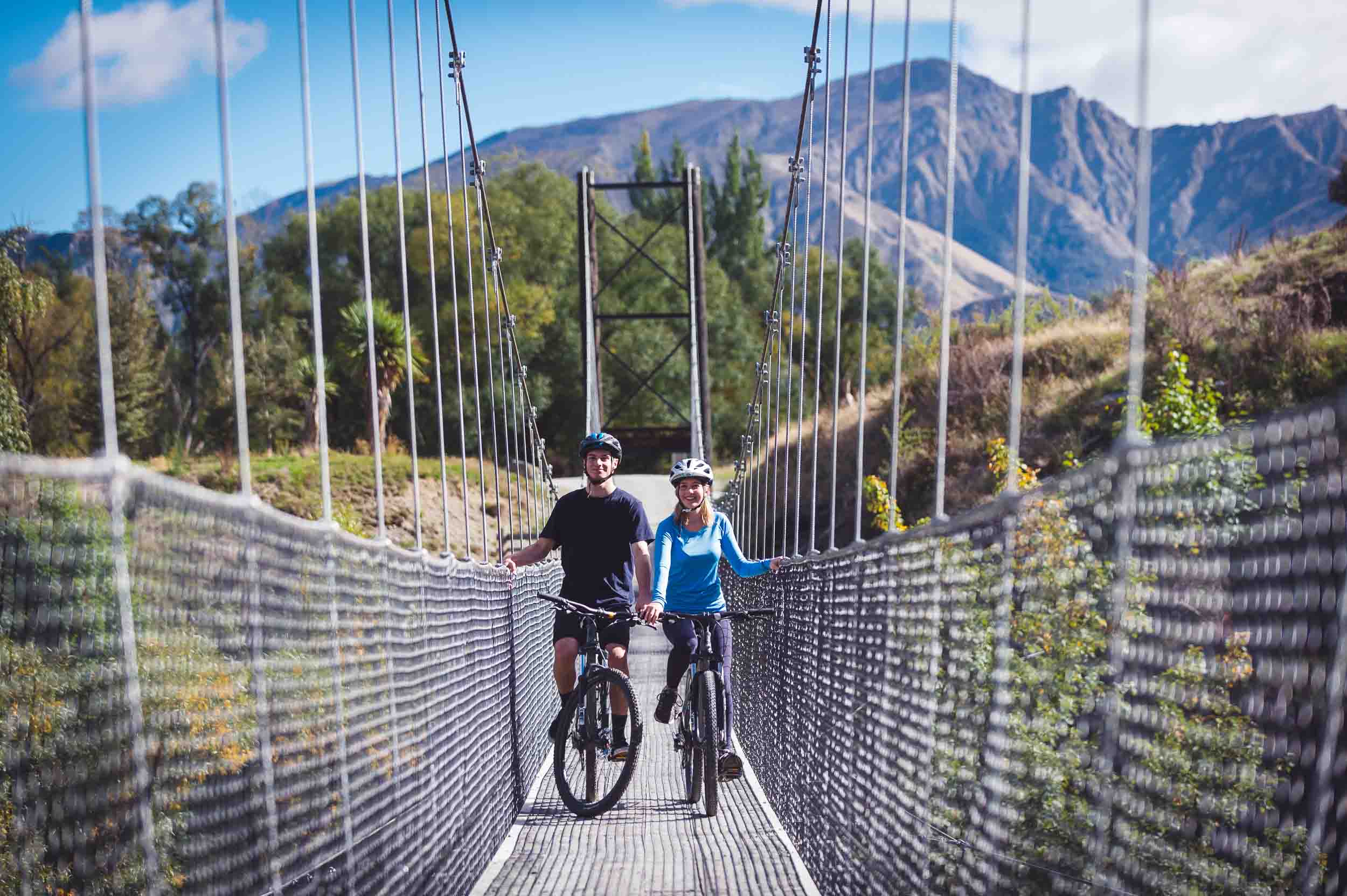 Kawarau Suspension Bridge (Gibbston). Река Эрроу Куинстаун новая Зеландия фото.